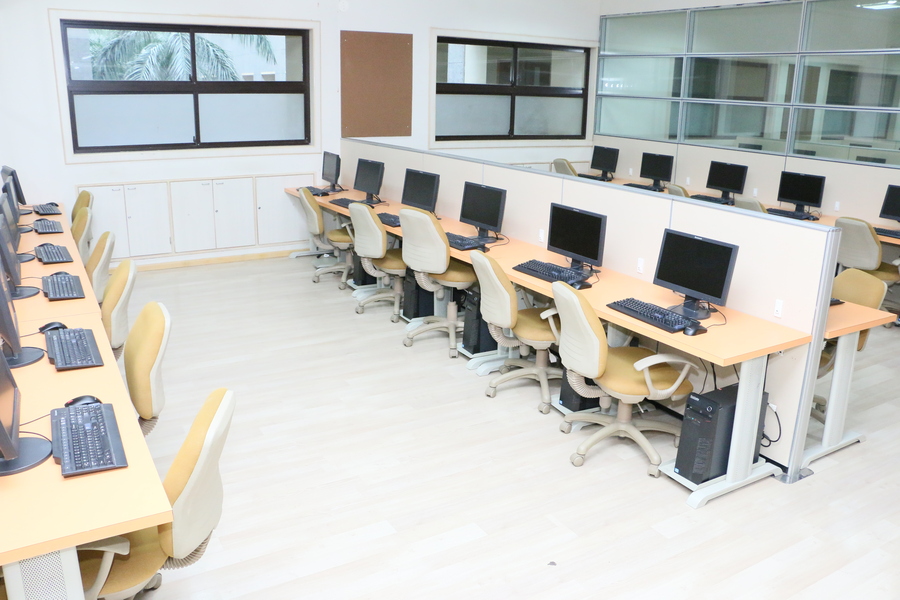 Atmiya University Rajkot Computer Lab photo 4